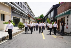 湛江市黨政代表團(tuán)赴佛山市考察——廣東省副省長(zhǎng)、湛江市委書(shū)記劉紅兵先生率考察團(tuán)蒞臨紅獅陶瓷總部參觀調(diào)研